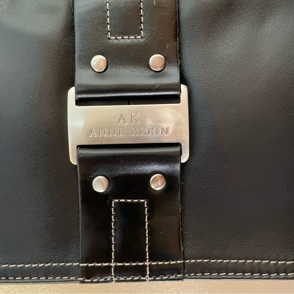 Anne Klein Black Leather Clutch/shoulderbag with Silver Hardware & fabric lining - Picture 2 of 9